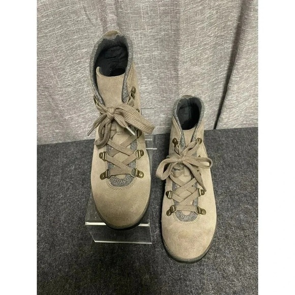 CLARKS "Faralyn Alpha" Womens Ankle Boots 7.5 Taupe Suede, Casual, Comfort Lace - Picture 2 of 11